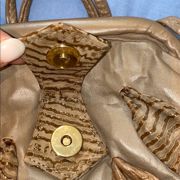 VINTAGE GENUINE HANDCRAFTED CARMEL BROWN LEATHER PURSE IN WONDERFUL CONDITION! - Picture 4 of 8